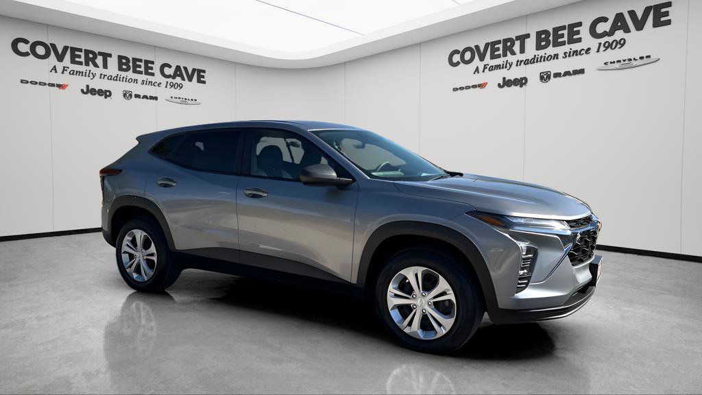 Used 2024 Chevrolet Trax LS w/ Driver Confidence Package image 1