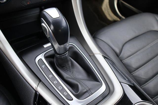 Used 2016 Ford Fusion SE w/ Equipment Group 202A image 16