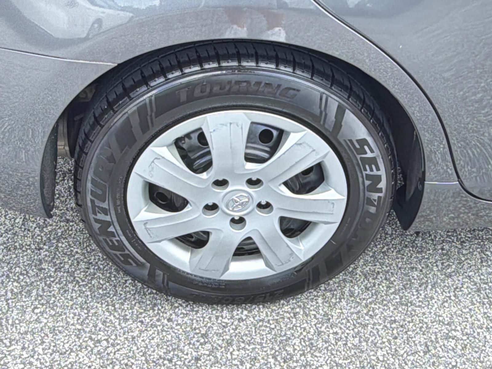 Used 2010 Toyota Camry LE FWD image 17