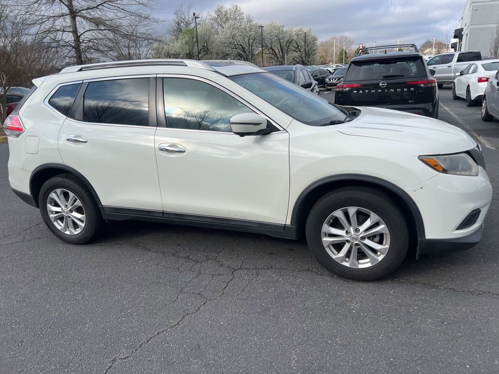 Used 2016 Nissan Rogue SV w/ SV Premium Package image 4