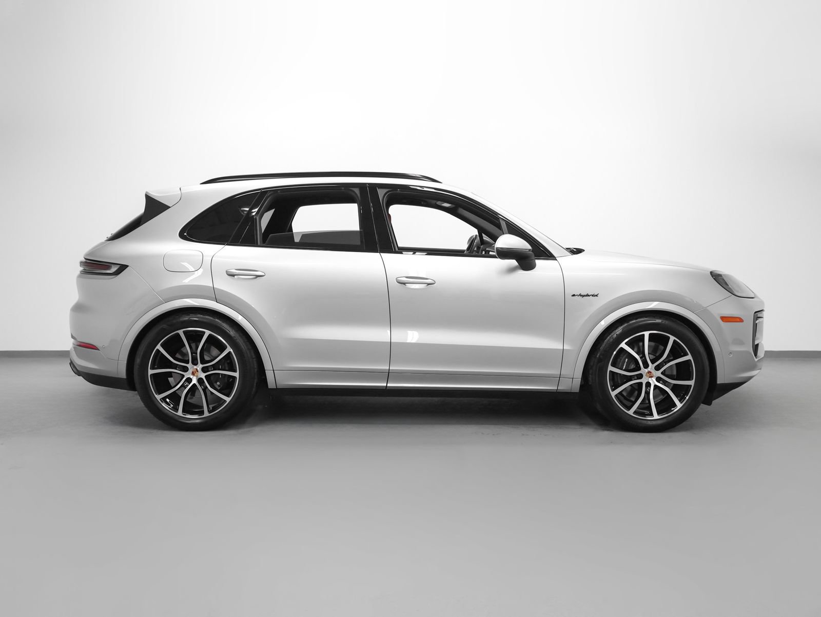 Certified 2025 Porsche Cayenne E-Hybrid image 13