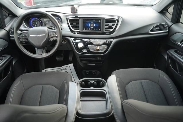 Used 2019 Chrysler Pacifica Touring Plus w/ S Appearance Package FWD image 23