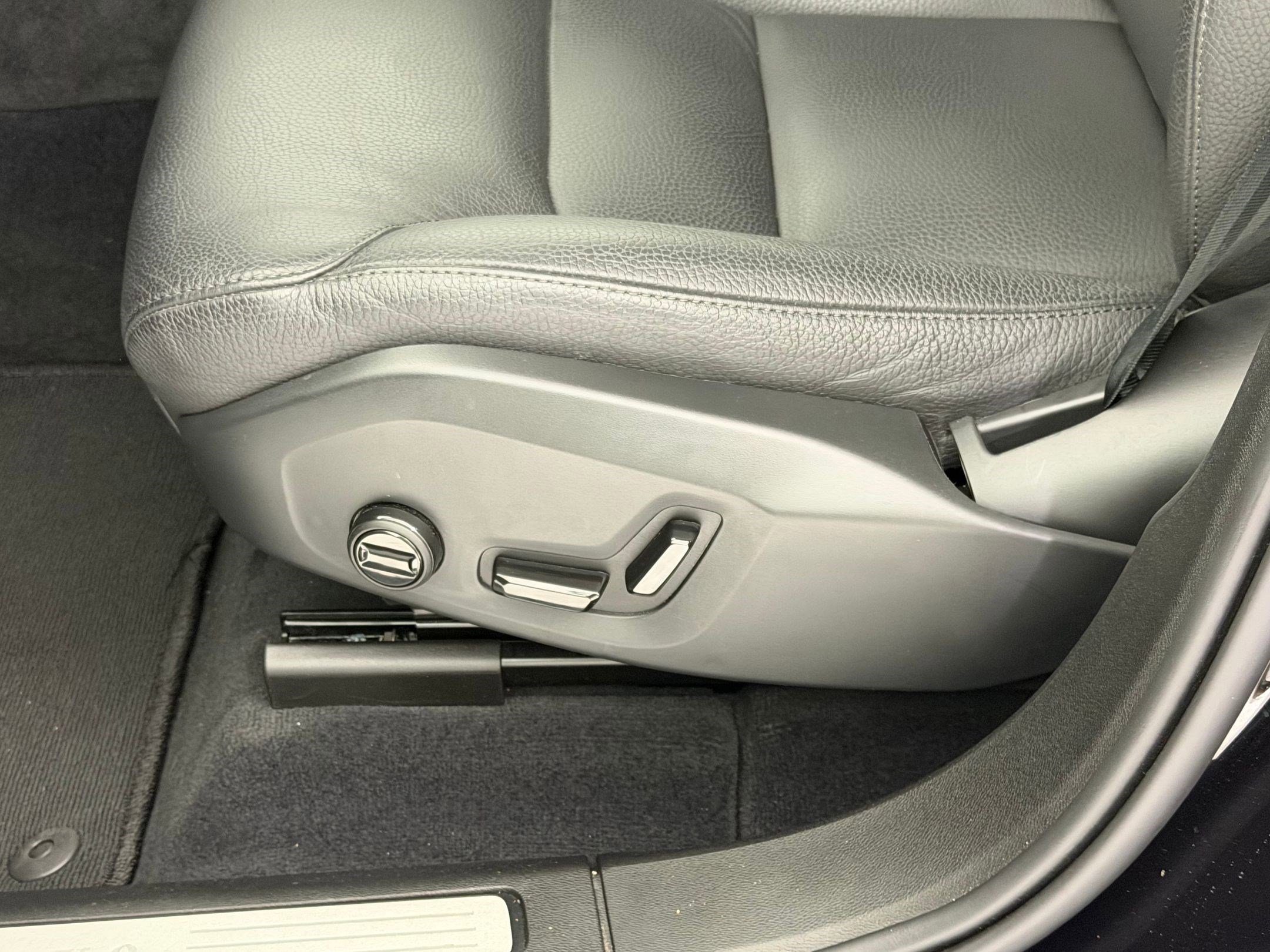 Used 2025 Volvo XC60 B5 Plus image 15