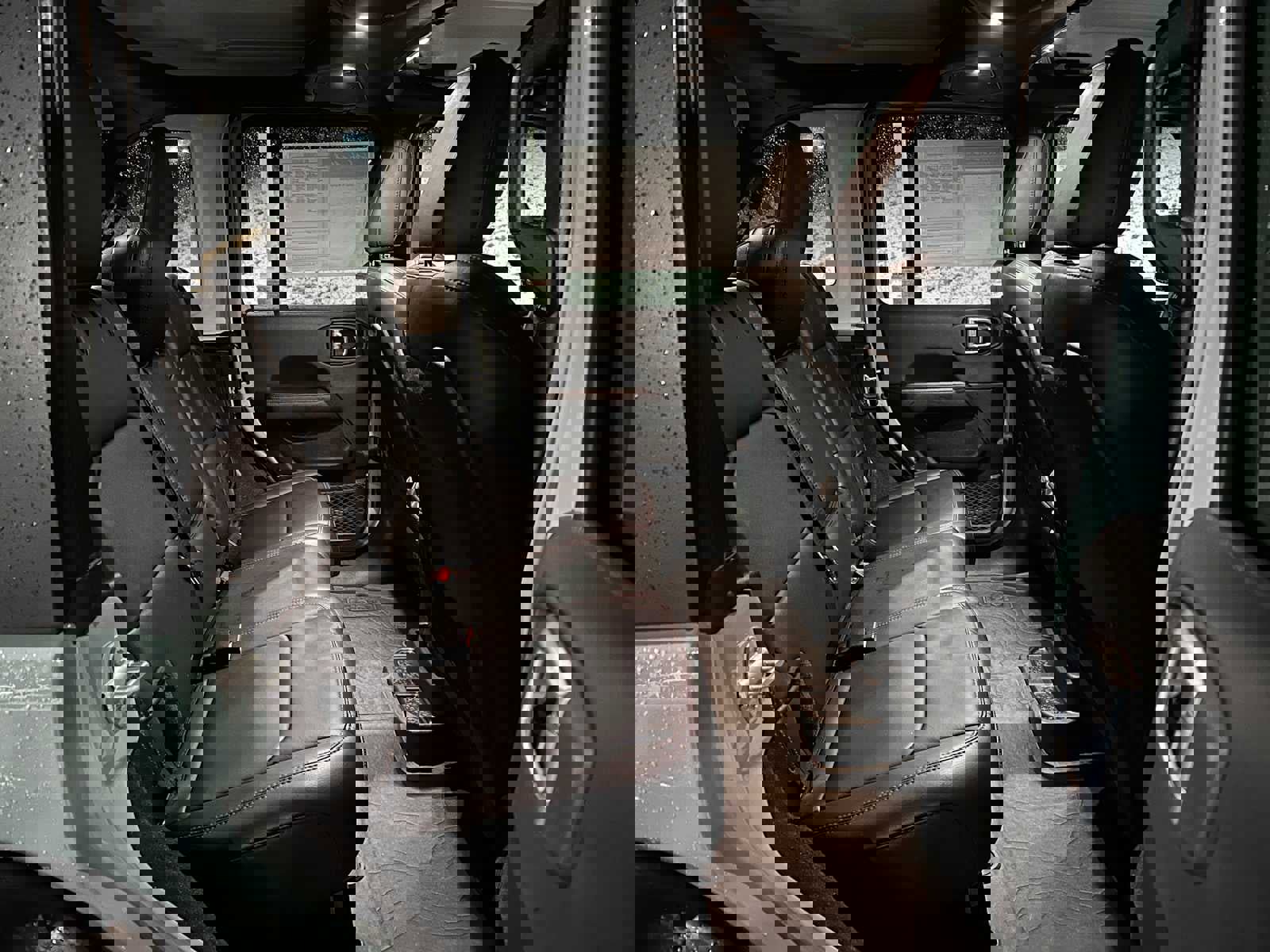 Used 2024 Jeep Wrangler Unlimited Rubicon w/ Capability Package image 12