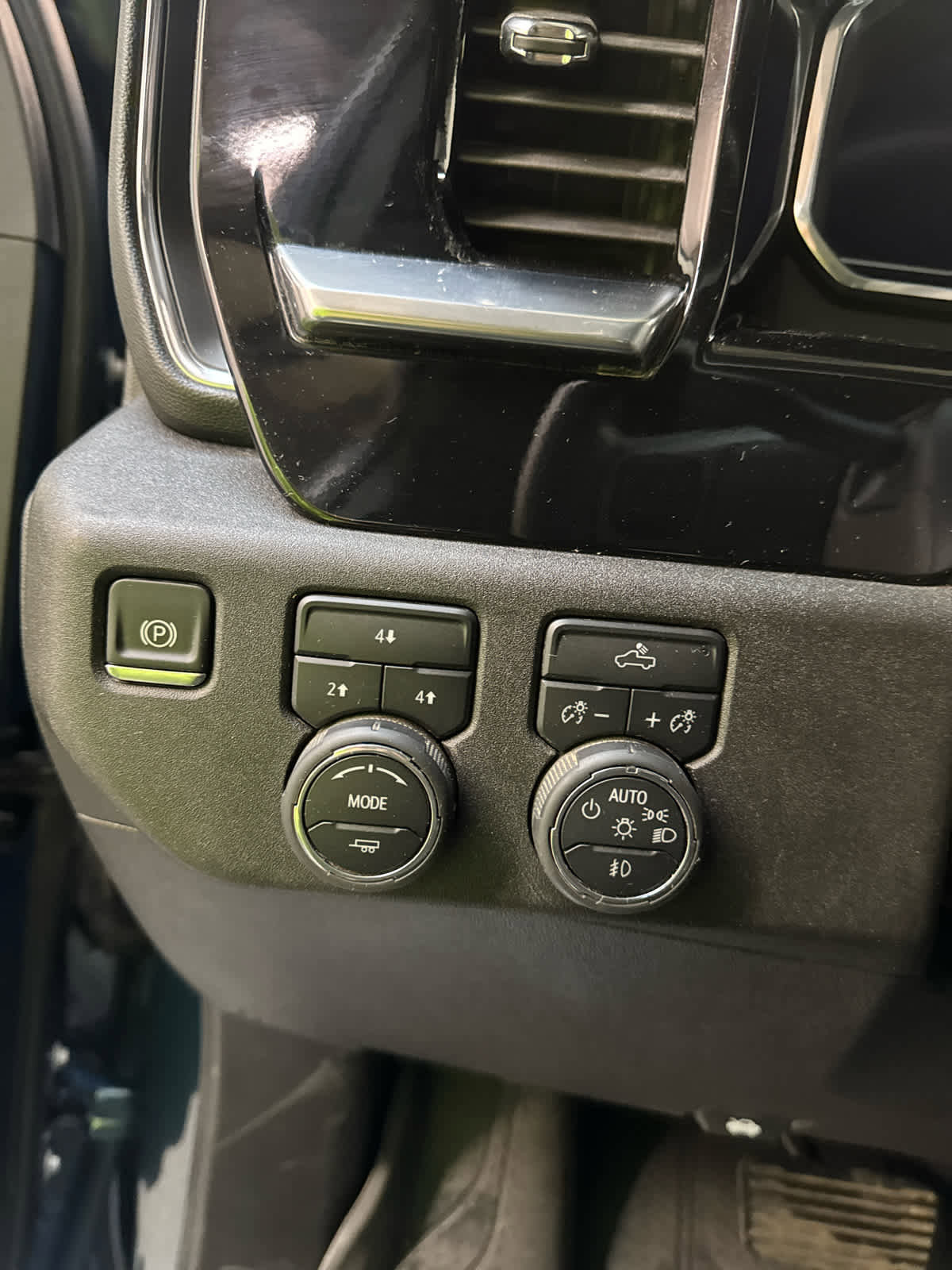 Certified 2025 Chevrolet Silverado 2500 LT w/ Convenience Package image 15