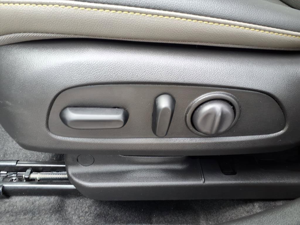 Used 2025 Chevrolet Trax ACTIV w/ Sunroof Package image 16