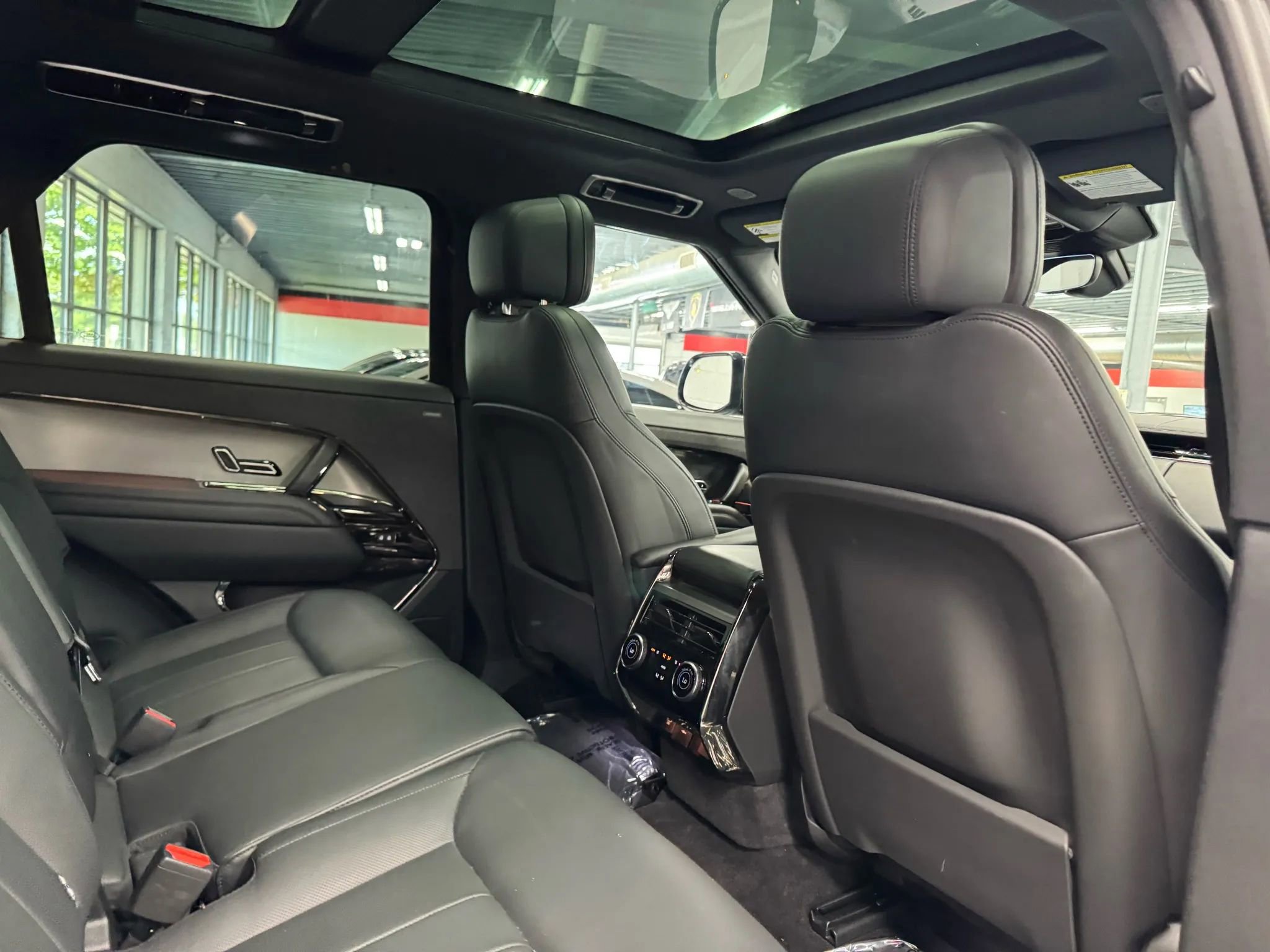 Used 2024 Land Rover Range Rover Sport SE image 24