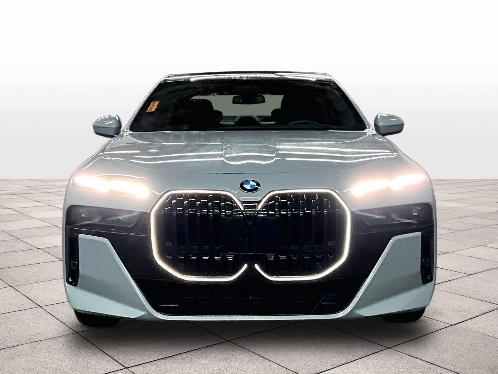 Used 2025 BMW 760i xDrive AWD/4WD image 3