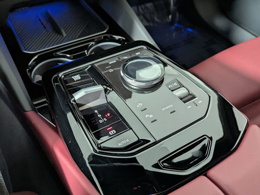 Used 2025 BMW 530i xDrive w/ M Sport Package image 33