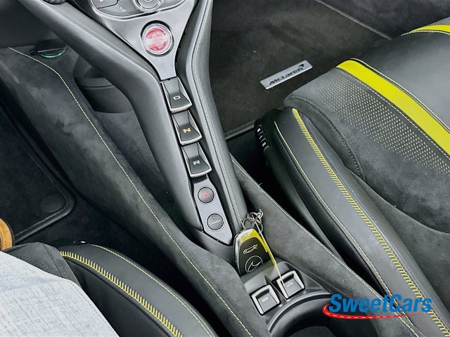 Used 2022 McLaren 720S Spider RWD image 35