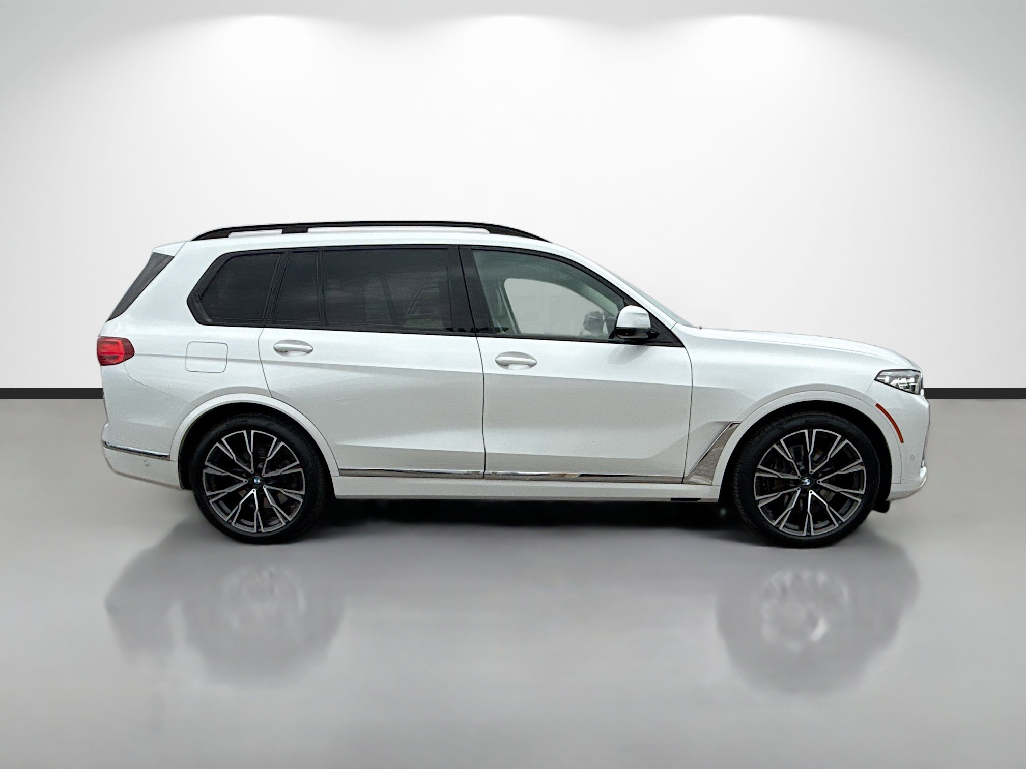 Used 2021 BMW X7 xDrive40i w/ Premium Package 2 image 2