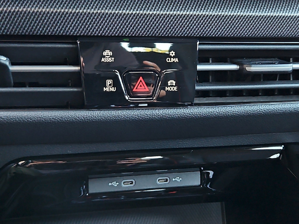 Certified 2025 Volkswagen GTI SE FWD image 18