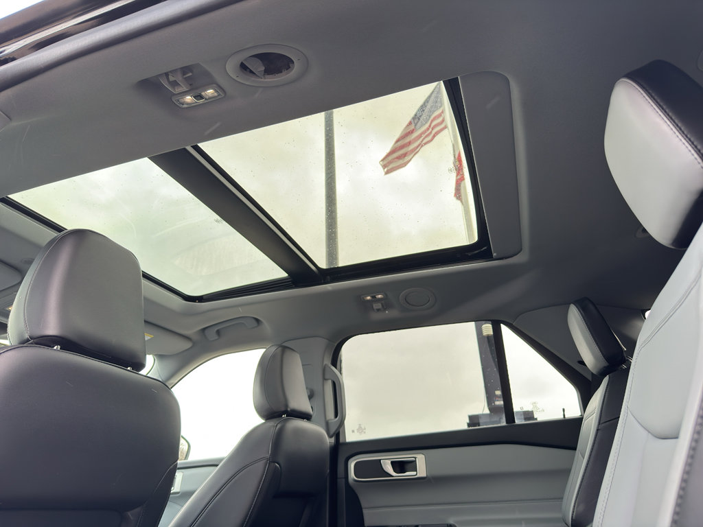 Used 2021 Ford Explorer XLT w/ XLT Sport Appearance Package image 31