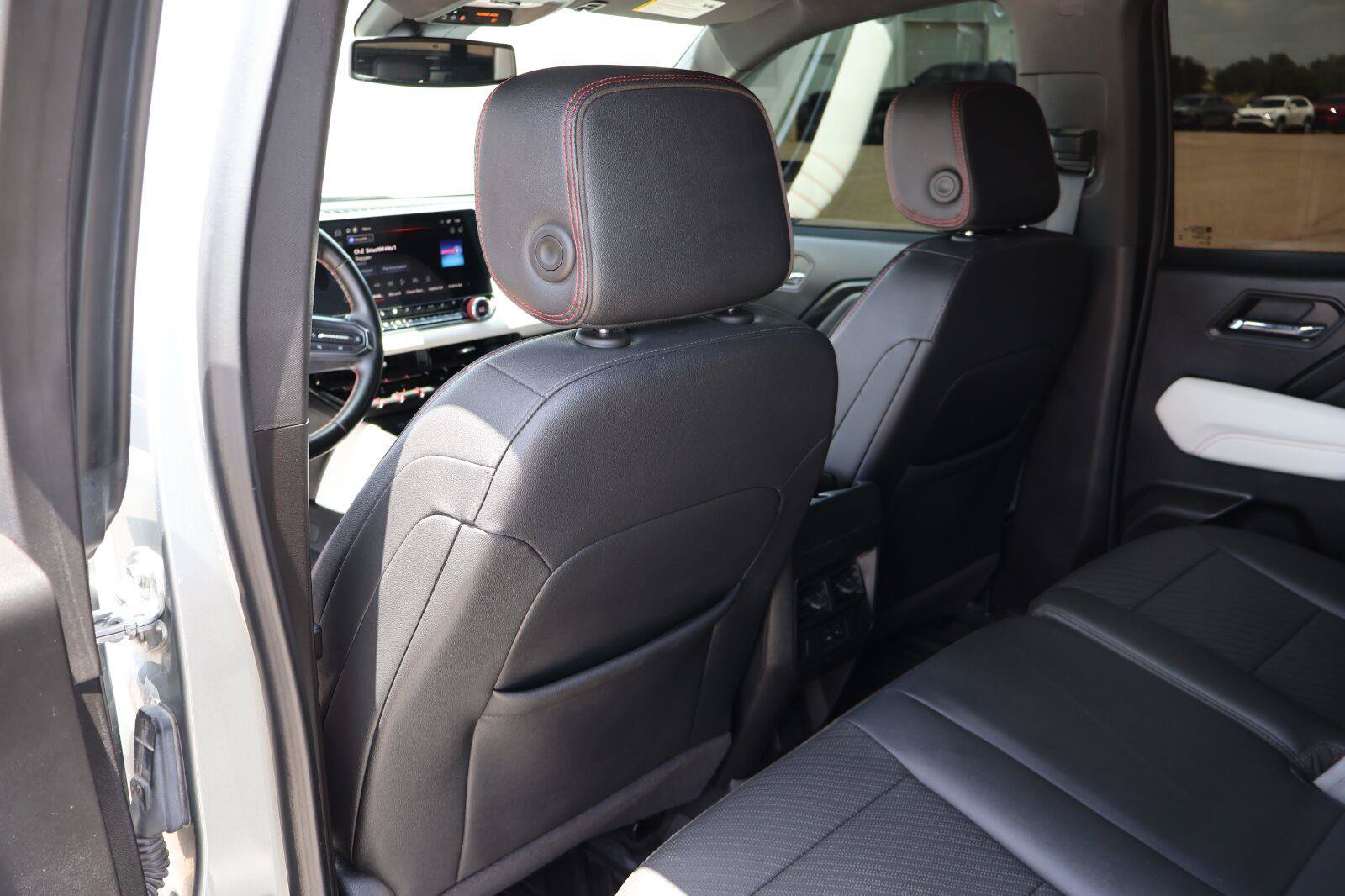 Used 2024 GMC Canyon AT4X AWD/4WD image 15