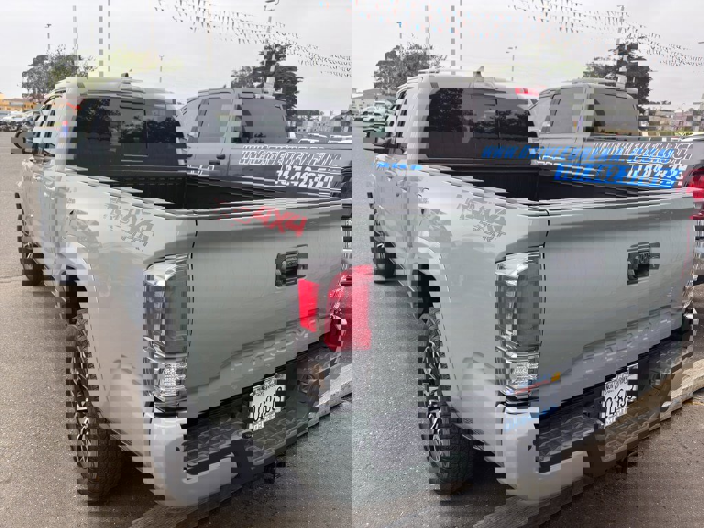 Used 2022 Toyota Tacoma TRD Sport image 5