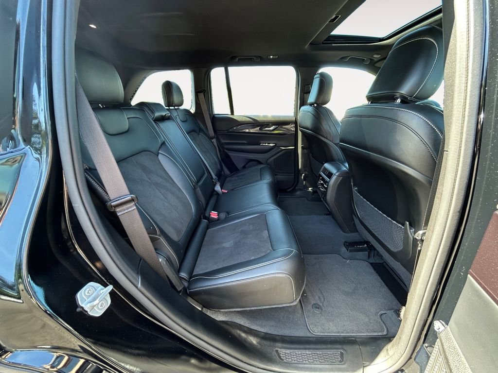 Used 2023 Jeep Grand Cherokee Altitude AWD/4WD image 24