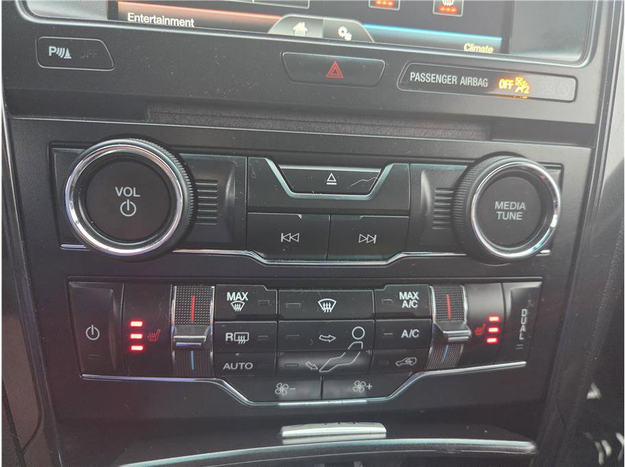 Used 2016 Ford Explorer XLT w/ Equipment Group 202A image 19