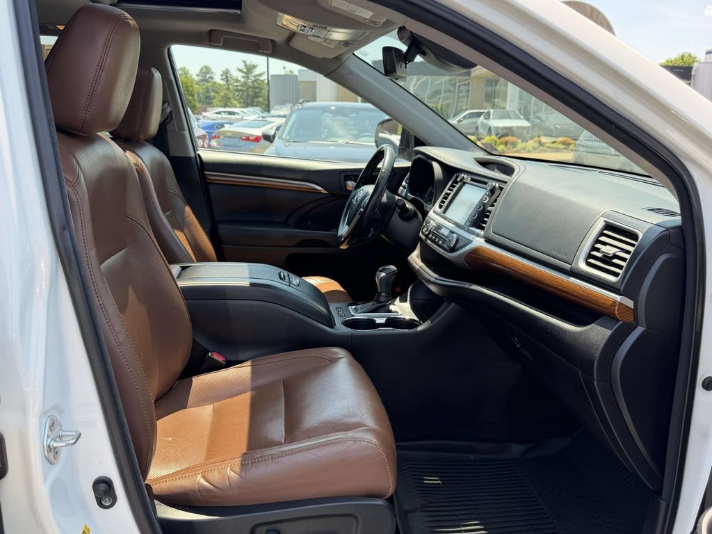 Used 2018 Toyota Highlander Limited AWD/4WD image 12