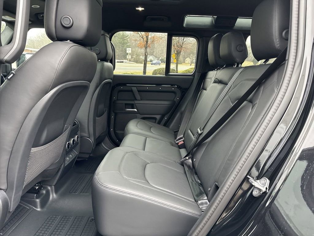 New 2025 Land Rover Defender 110 X-Dynamic SE image 11