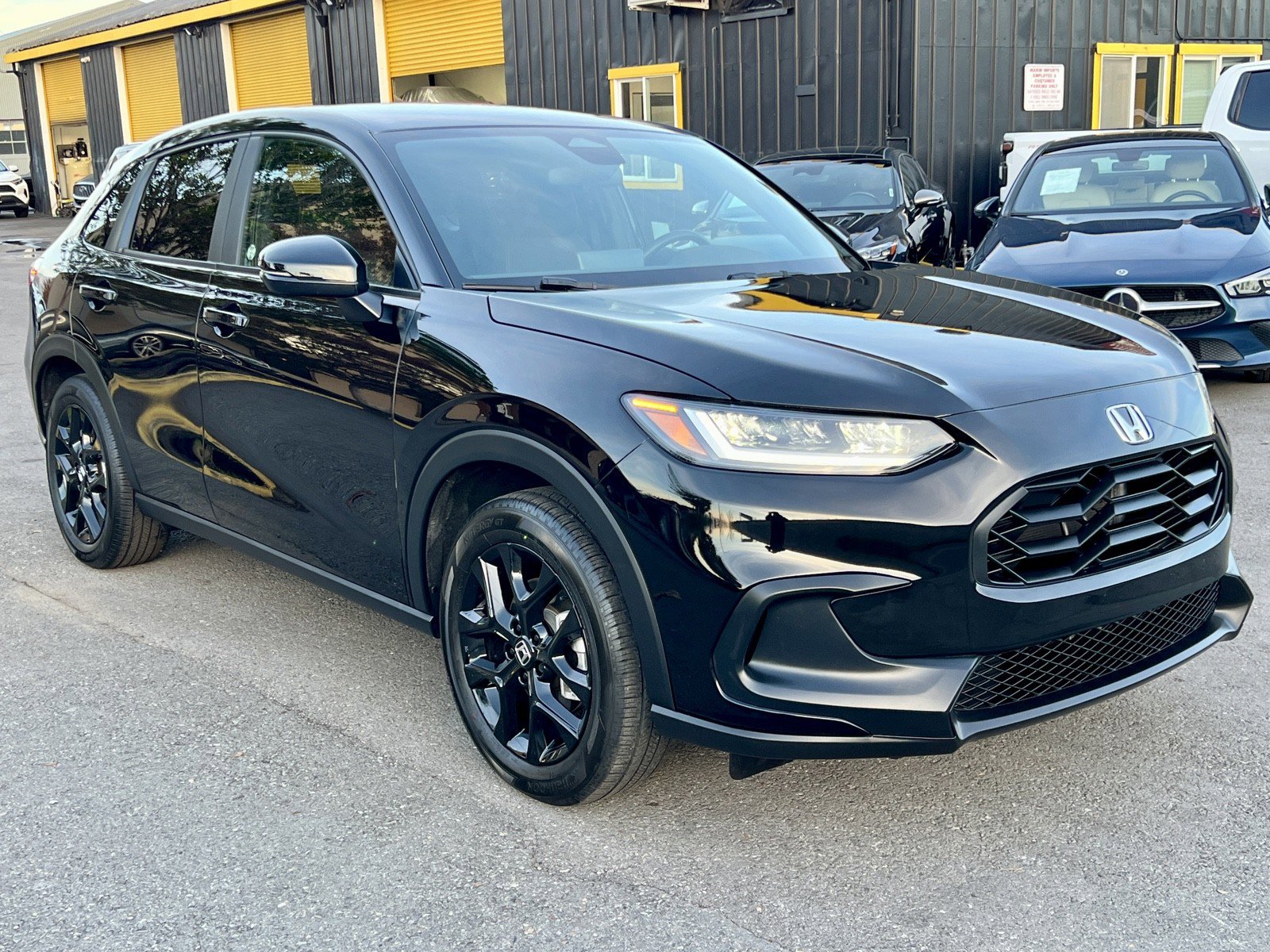 Used 2023 Honda HR-V Sport image 4