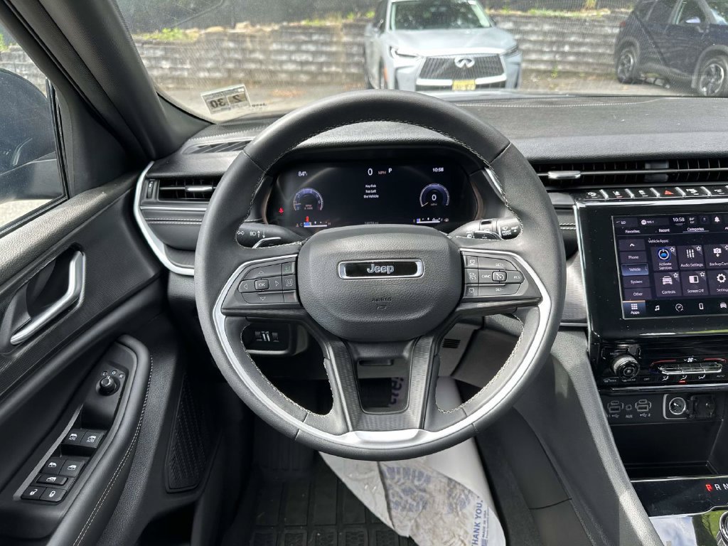 Used 2025 Jeep Grand Cherokee L Laredo AWD/4WD image 13