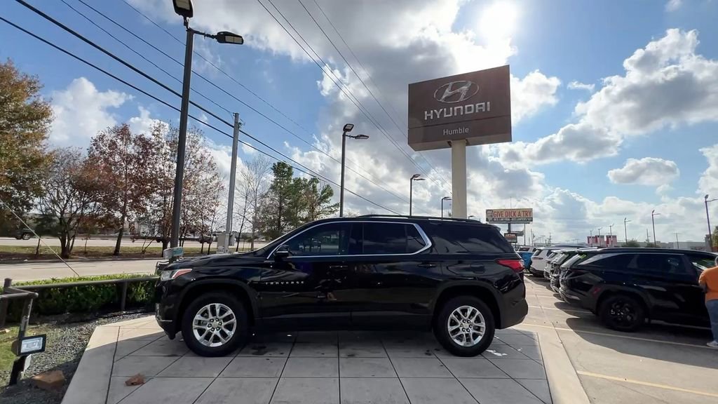 Used 2019 Chevrolet Traverse LT image 3