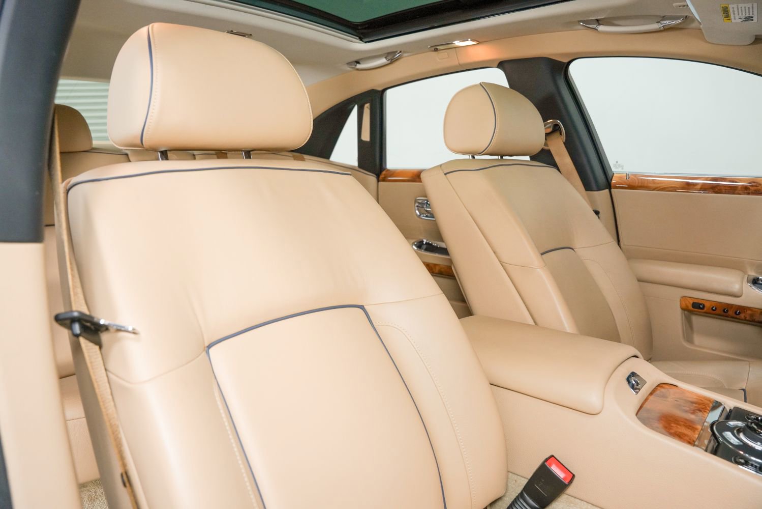 Used 2011 Rolls-Royce Ghost RWD image 25