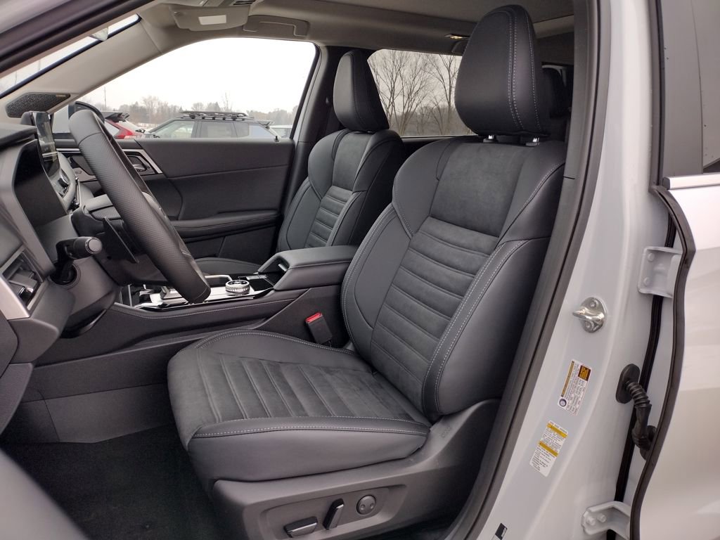 New 2026 Mitsubishi Outlander SE image 8