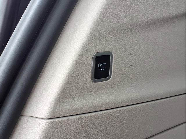 Used 2023 Chrysler Pacifica Touring-L FWD image 24