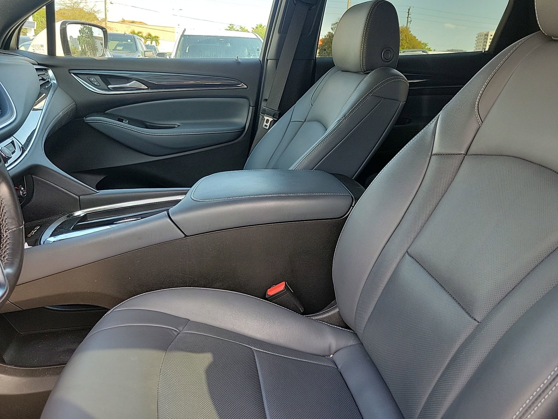 Used 2023 Buick Enclave Essence image 29