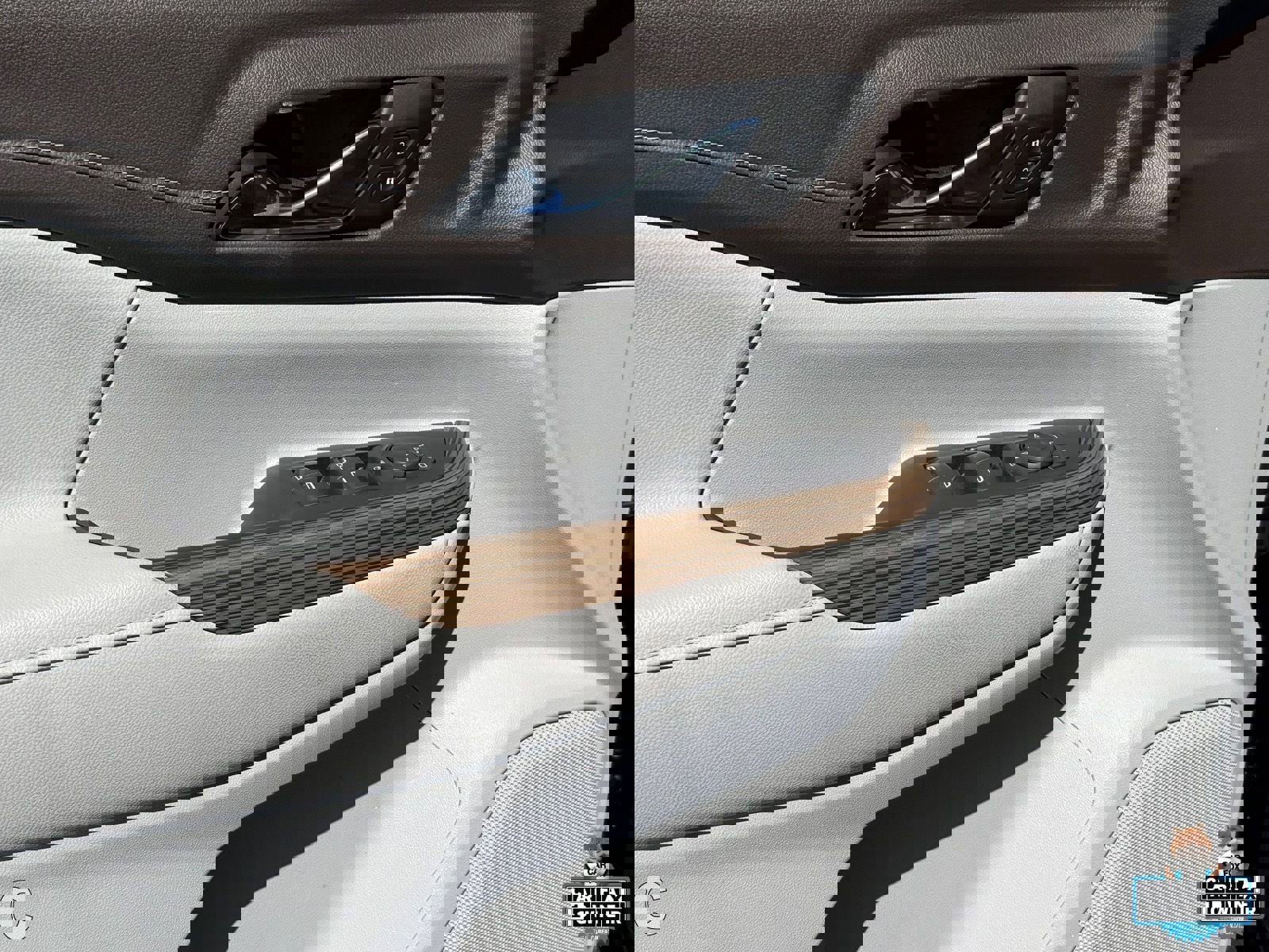 Used 2022 GMC Acadia SLE image 20