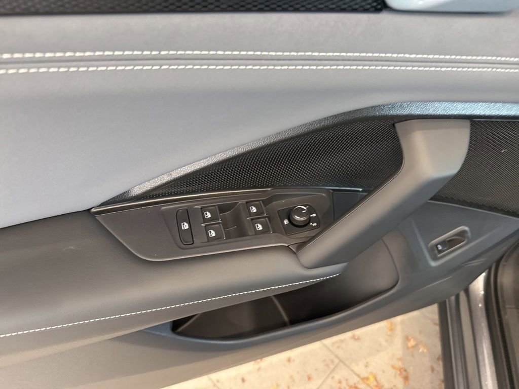 New 2025 Volkswagen Tiguan SE R-Line image 18