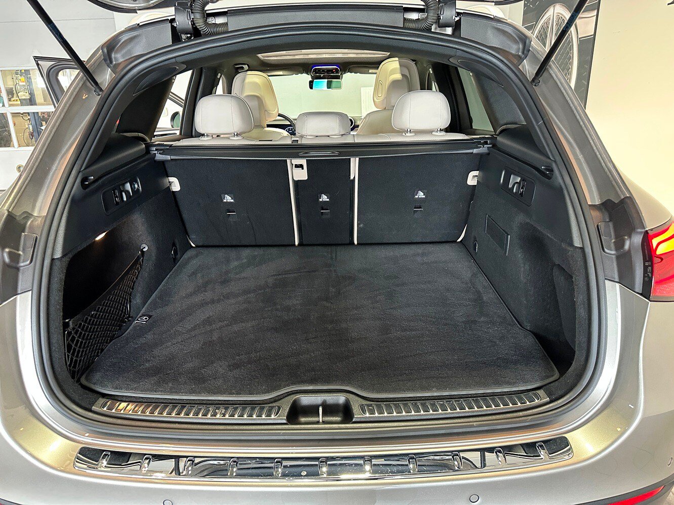 Used 2024 Mercedes-Benz GLC 300 4MATIC image 34