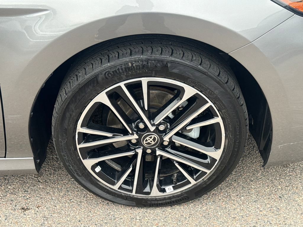 Used 2025 Toyota Camry XLE AWD/4WD image 39