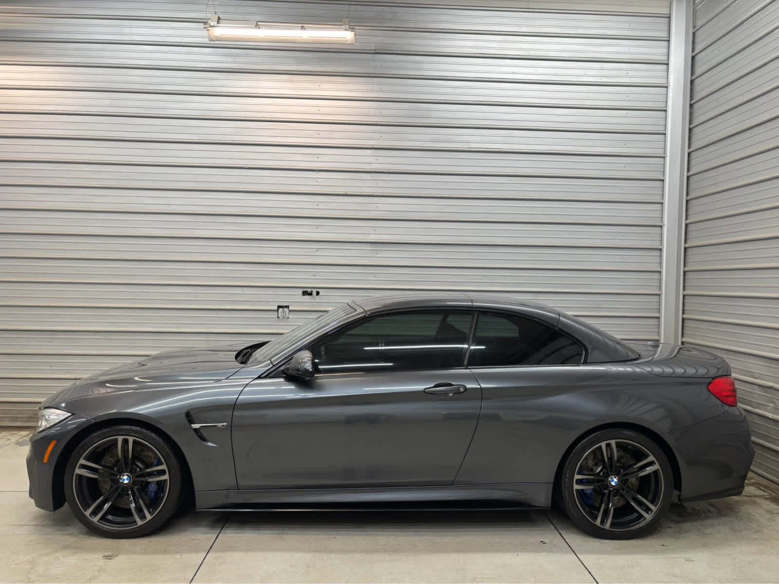 Used 2017 BMW M4 Convertible w/ Executive Package RWD image 8