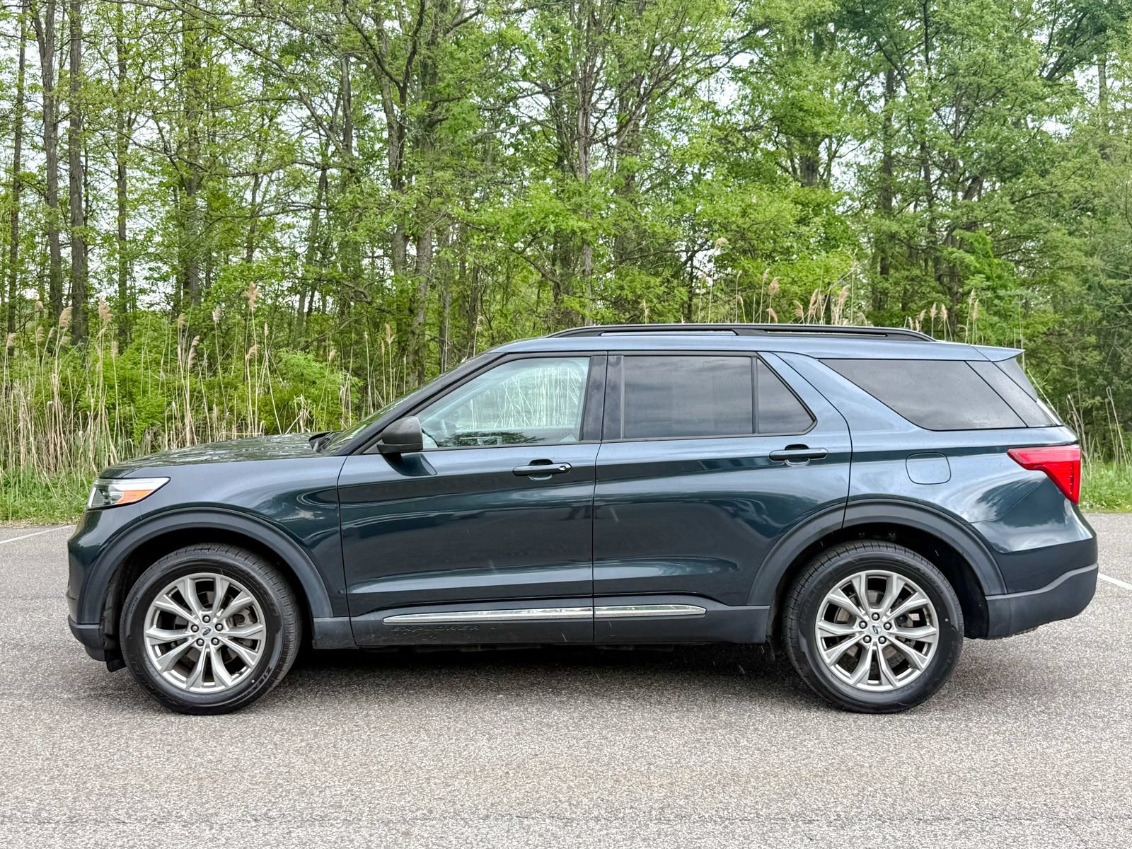 Certified 2023 Ford Explorer XLT w/ Equipment Group 202A AWD/4WD image 8