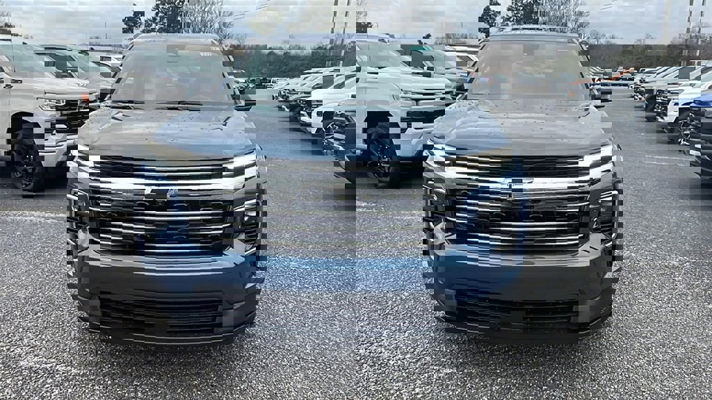 New 2026 Chevrolet Traverse LT w/ Sun and Wheel Package image 2