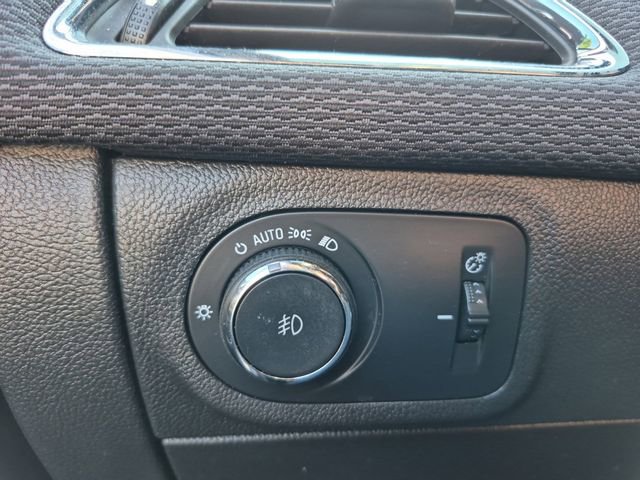 Used 2018 Chevrolet Cruze LT w/ Sun And Sound Package image 24