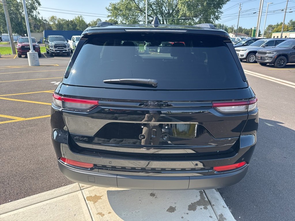New 2025 Jeep Grand Cherokee Altitude image 6