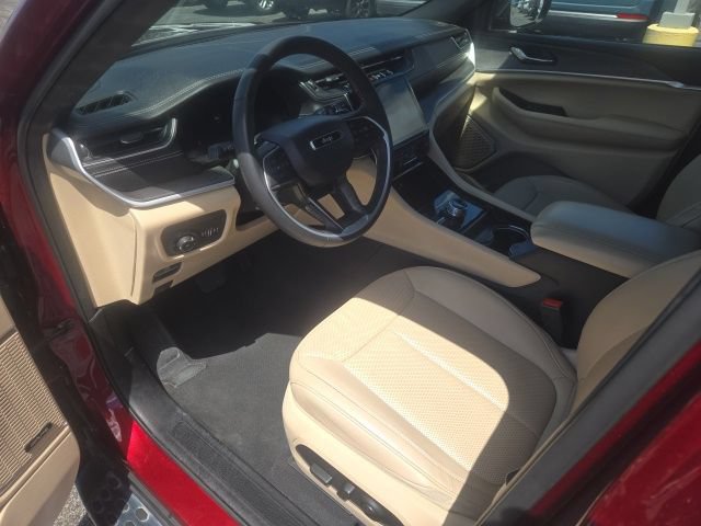 Used 2024 Jeep Grand Cherokee Limited w/ Luxury Tech Group II AWD/4WD image 16