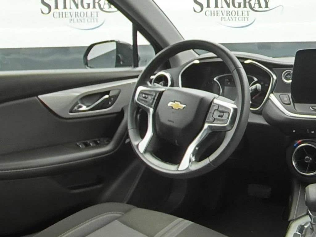 Used 2025 Chevrolet Blazer LT FWD image 16