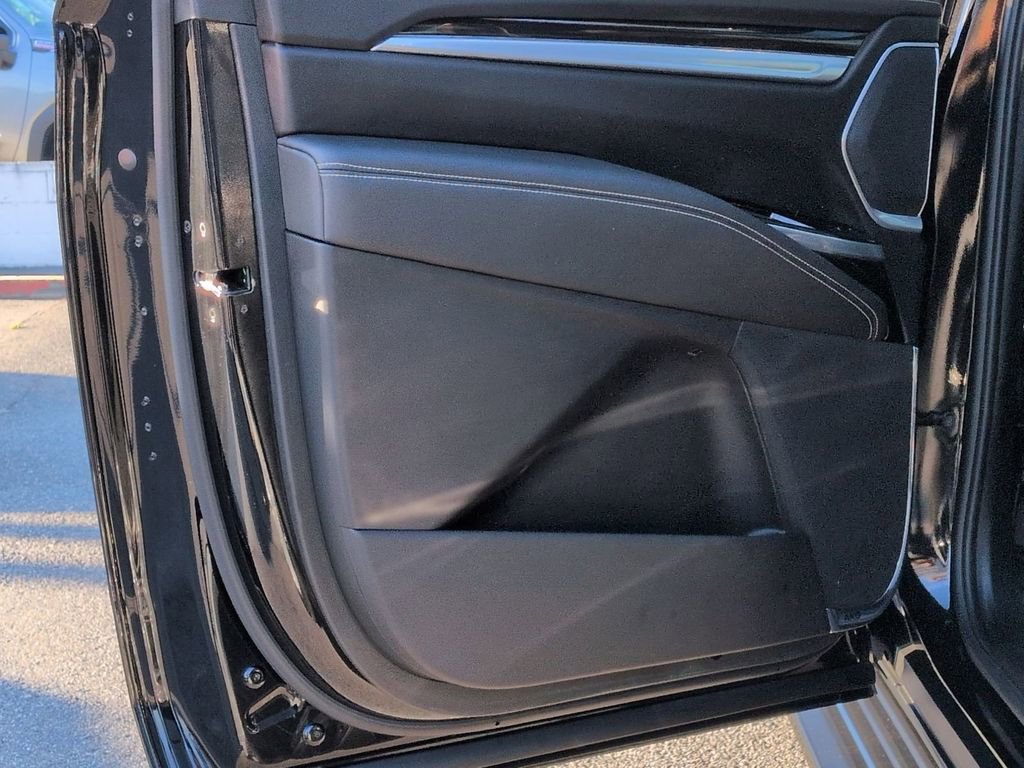 Certified 2025 Cadillac Escalade ESV Premium Luxury image 25