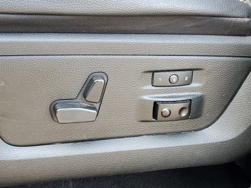 Used 2017 RAM 1500 Laramie AWD/4WD image 11