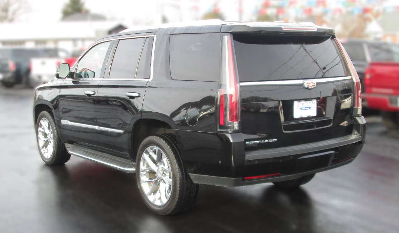 Used 2019 Cadillac Escalade Premium Luxury image 4