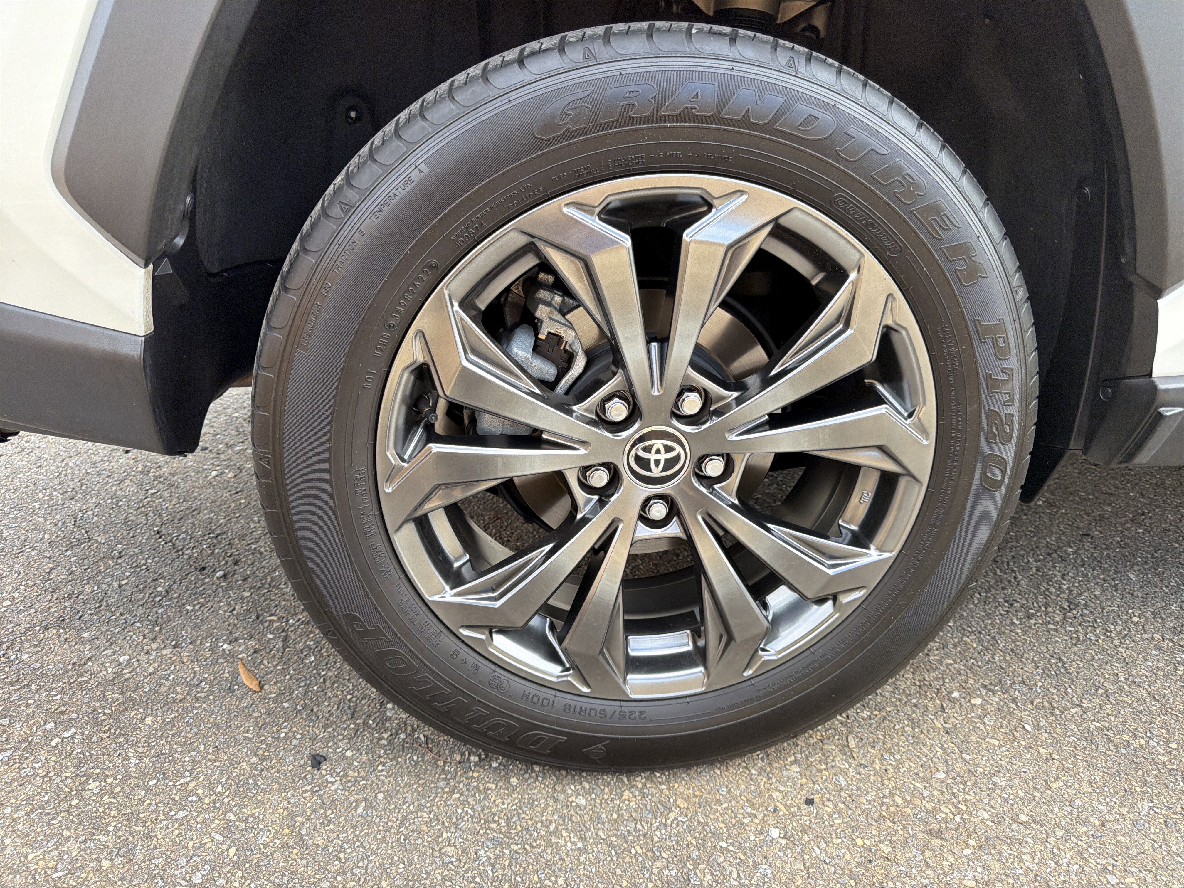 Used 2022 Toyota RAV4 XLE Premium image 17