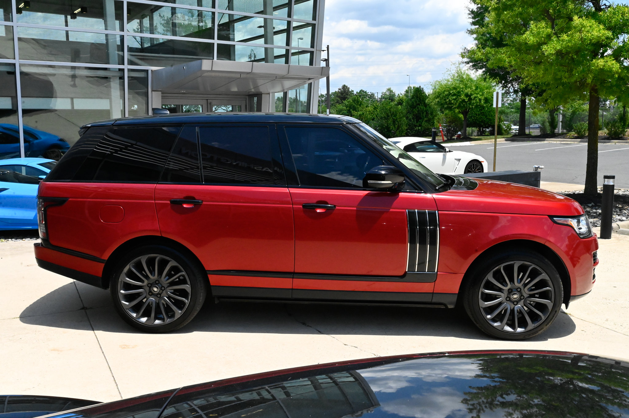 Used 2017 Land Rover Range Rover Supercharged AWD/4WD image 4