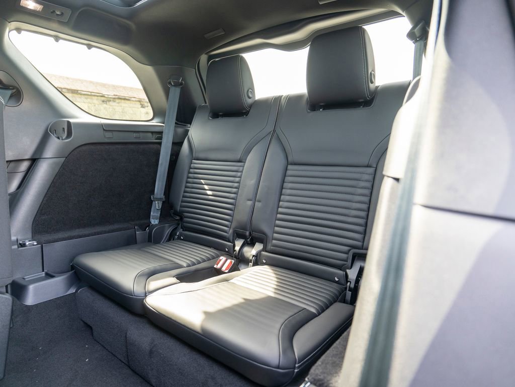 New 2025 Land Rover Discovery S image 23