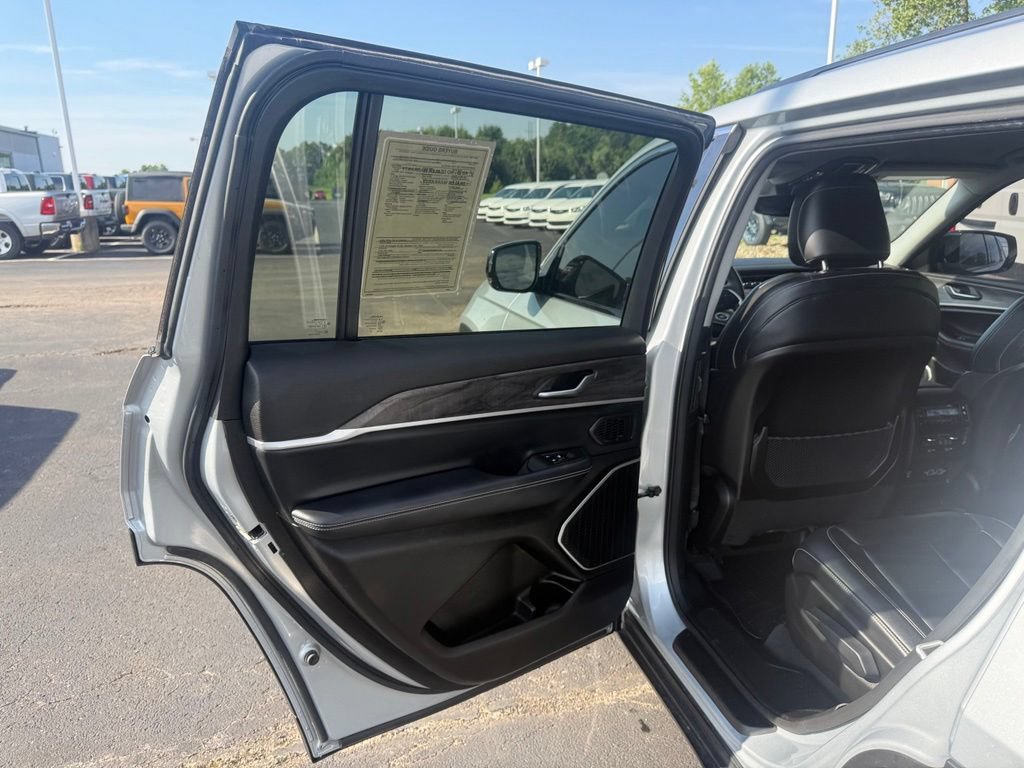 Used 2021 Jeep Grand Cherokee L Limited AWD/4WD image 31
