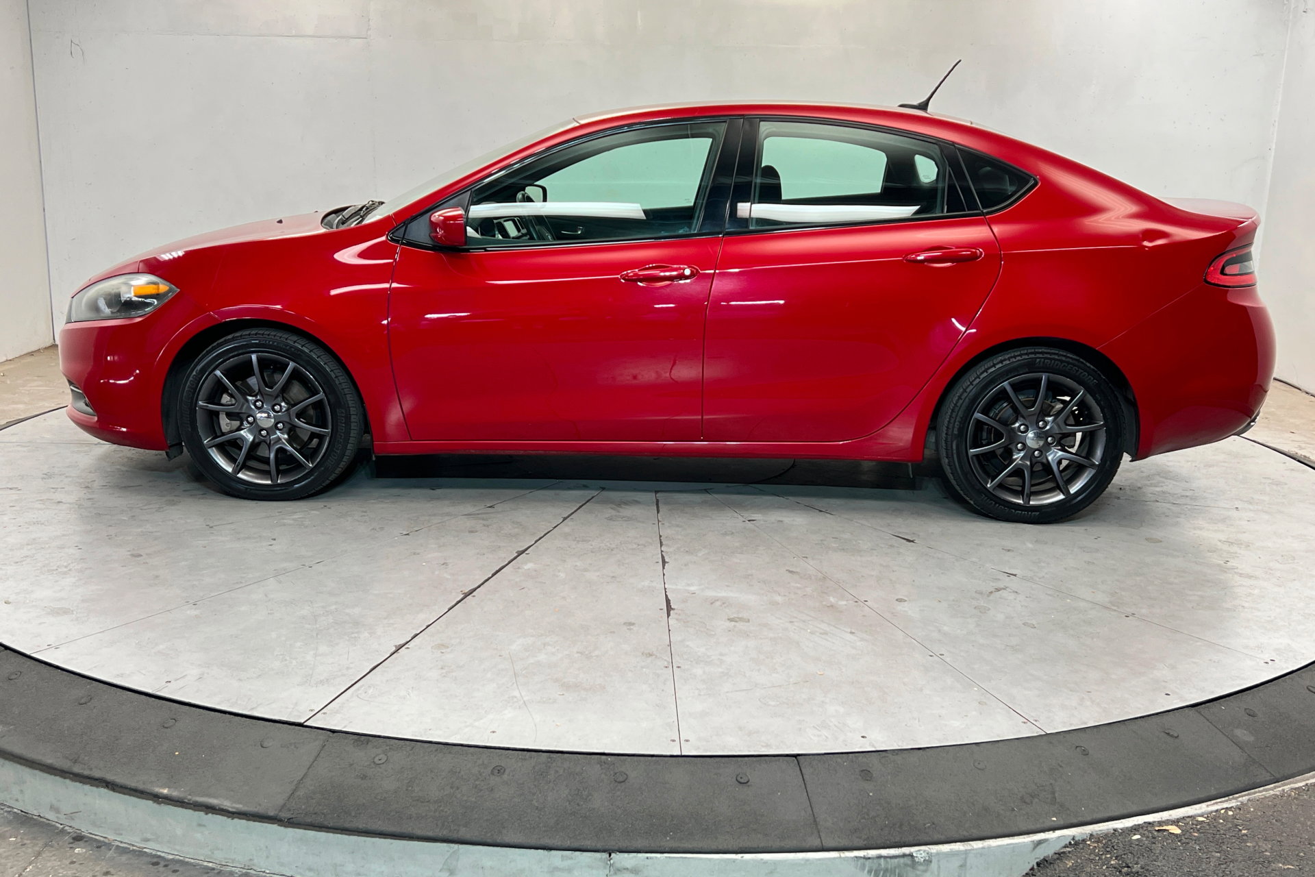 Used 2016 Dodge Dart SXT w/ Rallye Appearance Group FWD image 2