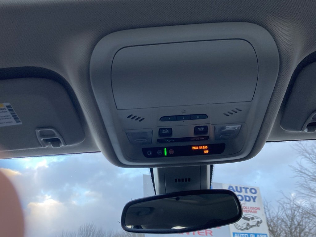 Used 2018 Buick Regal Essence w/ Driver Confidence Package #1 image 17